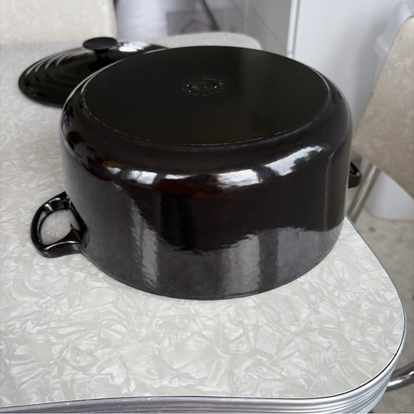 Le Creuset #26 5.5 qt black glossy Dutch oven in almost perfect condition - Picture 6 of 8